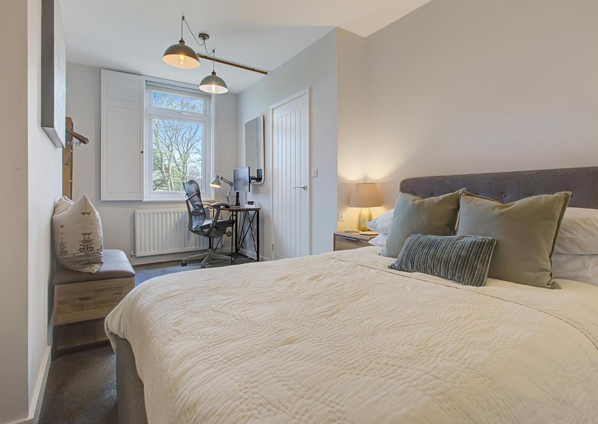 Stylish, Business Traveller Friendly Apartment, With Free Parking And Netflix Farnborough  Exteriér fotografie