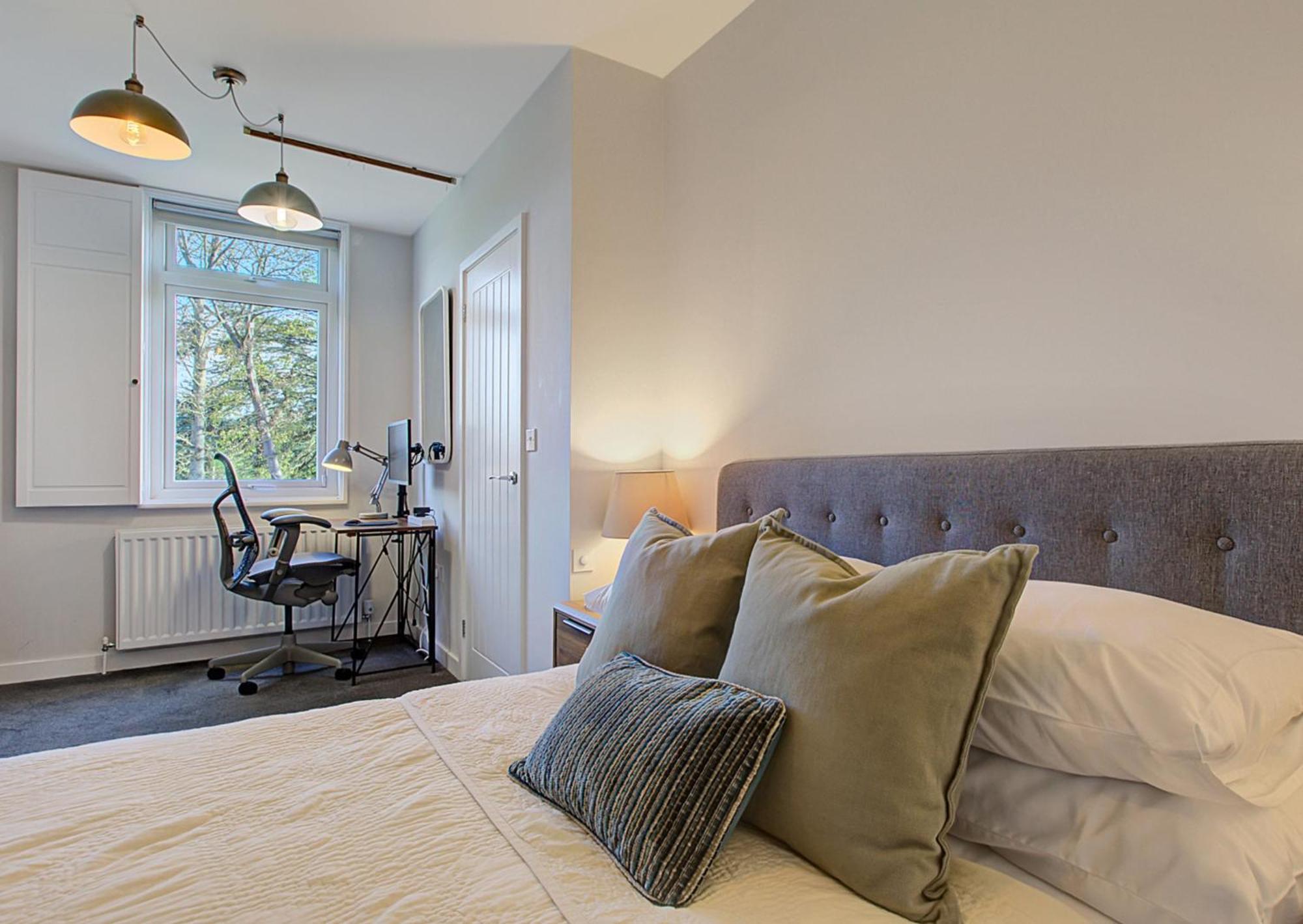 Stylish, Business Traveller Friendly Apartment, With Free Parking And Netflix Farnborough  Exteriér fotografie